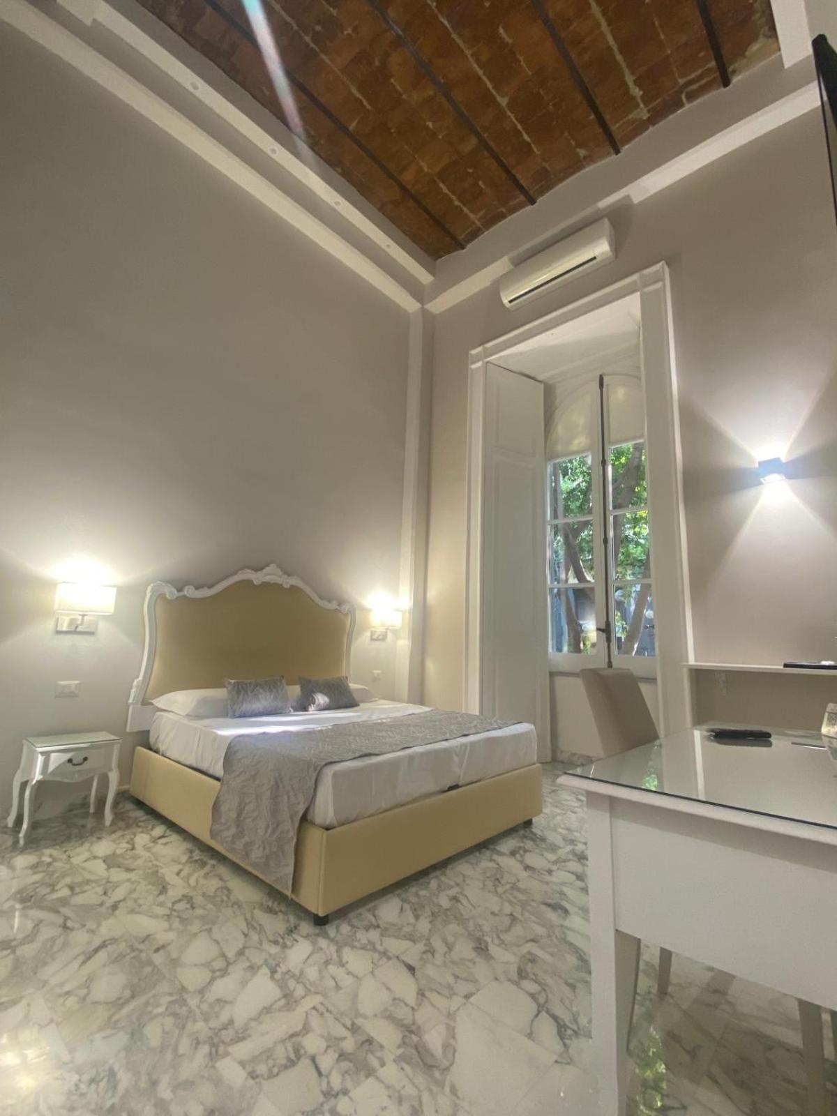 Miluar Luxury B&B - Vanvitelli เนเปิลส์ ภายนอก รูปภาพ