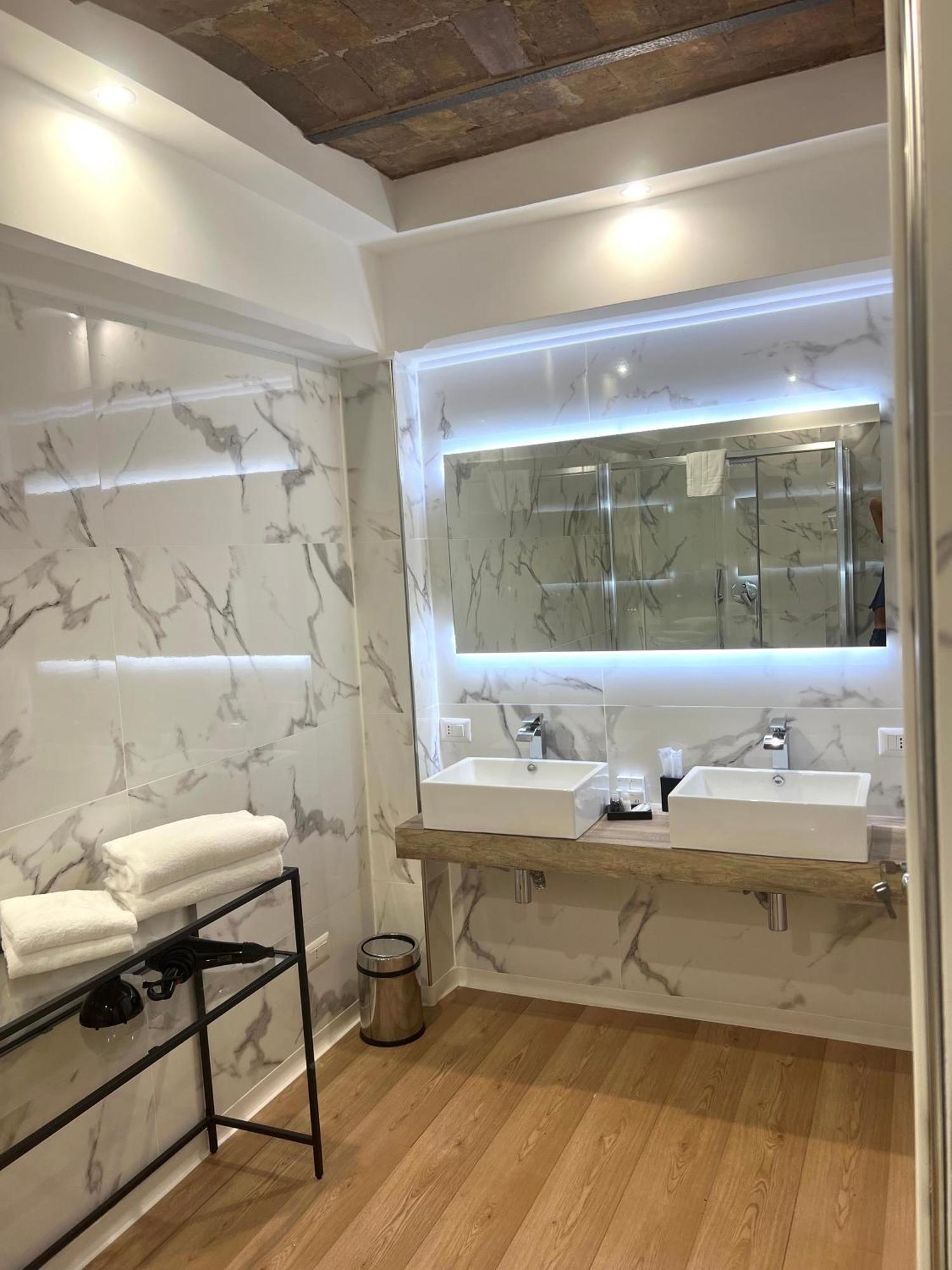 Miluar Luxury B&B - Vanvitelli เนเปิลส์ ภายนอก รูปภาพ
