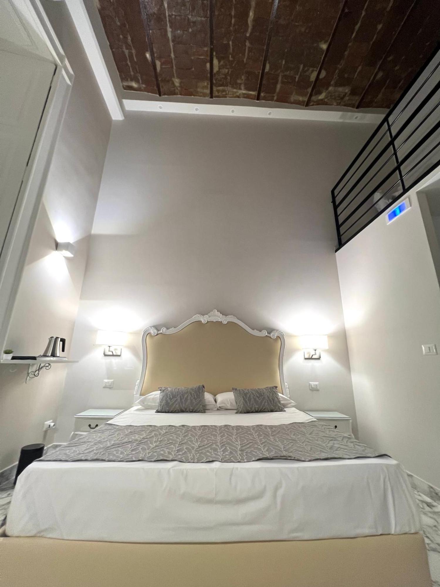 Miluar Luxury B&B - Vanvitelli เนเปิลส์ ภายนอก รูปภาพ