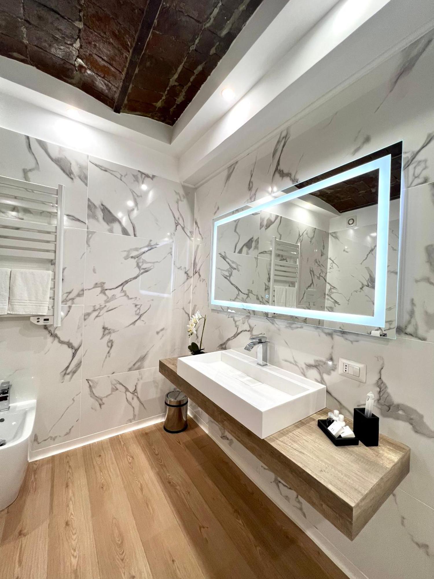 Miluar Luxury B&B - Vanvitelli เนเปิลส์ ภายนอก รูปภาพ