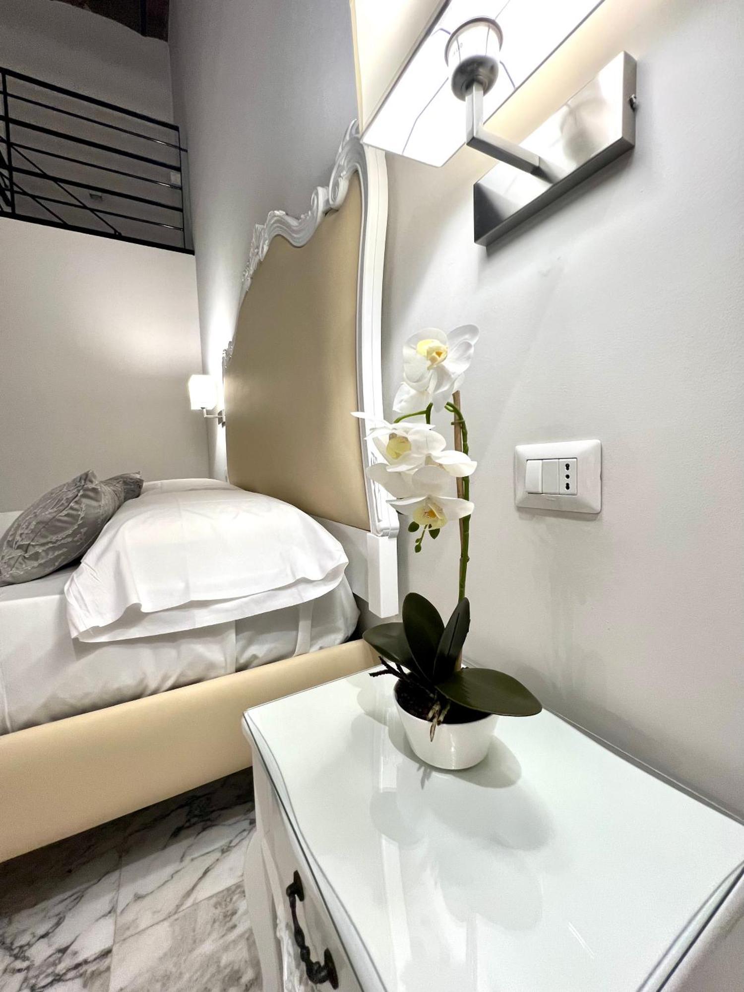 Miluar Luxury B&B - Vanvitelli เนเปิลส์ ภายนอก รูปภาพ