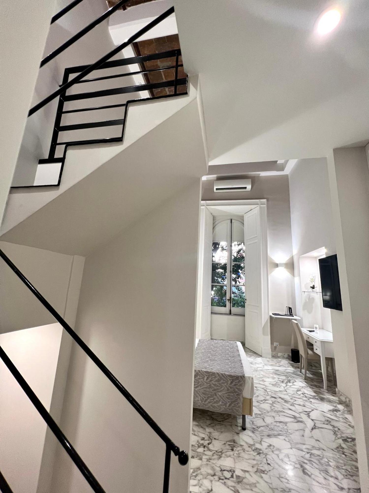 Miluar Luxury B&B - Vanvitelli เนเปิลส์ ภายนอก รูปภาพ