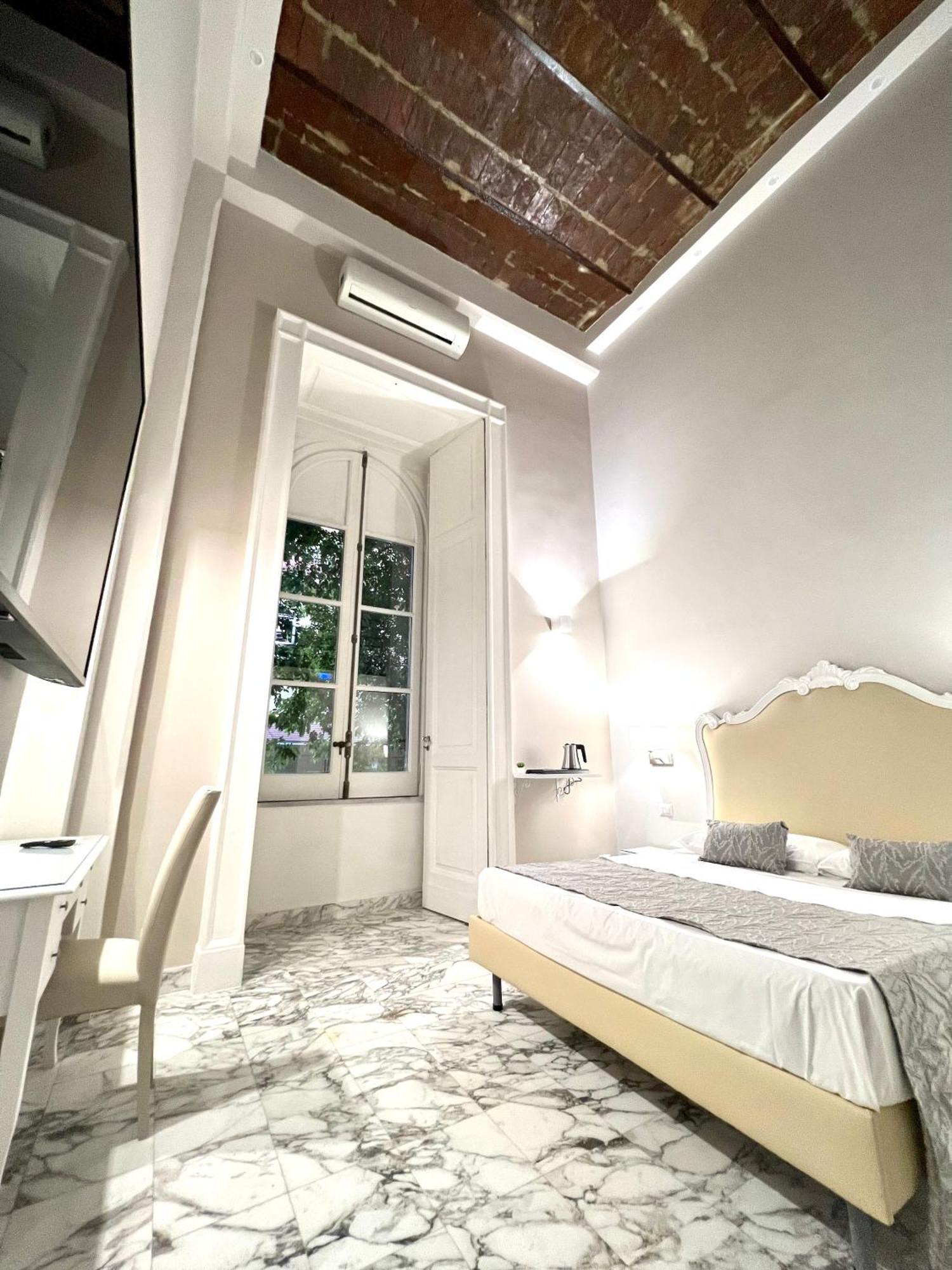 Miluar Luxury B&B - Vanvitelli เนเปิลส์ ภายนอก รูปภาพ